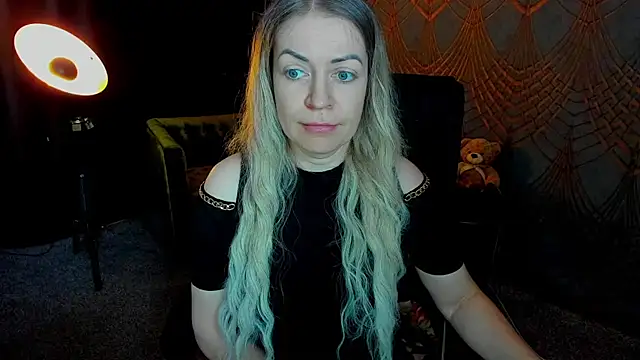 Snapshot of Anna_Snows chatting on 05.18.26 Anna Snows online show from 05.18.26