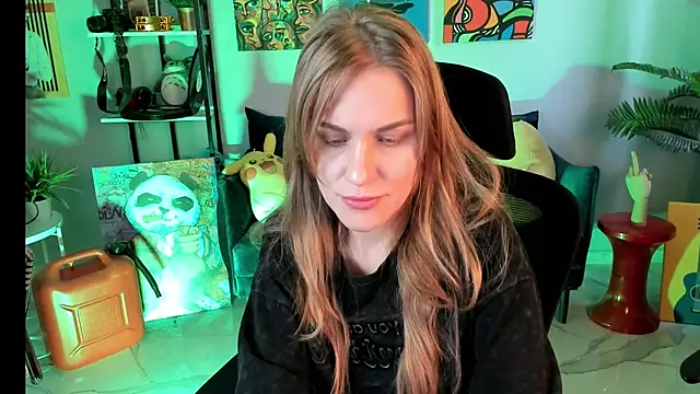 Snapshot of VanessaMates chatting on 09.19.25 VanessaMates online show from 09.19.25