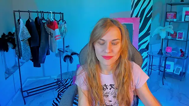 Snapshot of VanessaMates chatting on 09.24.25 VanessaMates online show from 09.24.25