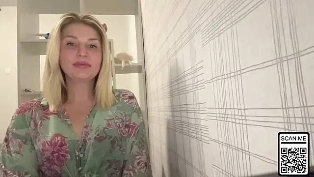 Blondie xoxoxo online show from 10.31.25