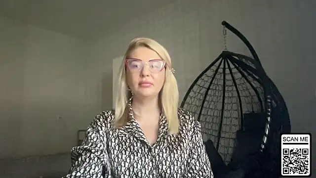 Snapshot of Blondie_xoxoxo chatting on 06.10.26 Blondie xoxoxo online show from 06.10.26
