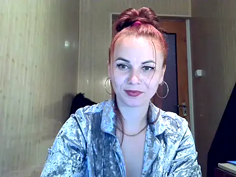 Snapshot of Kisa26311 chatting on 10.15.25 Kisa26311 online show from 10.15.25