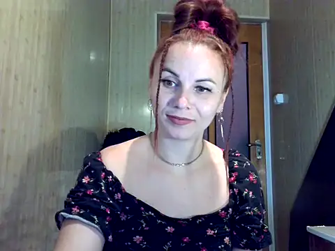 Snapshot of Kisa26311 chatting on 10.21.25 Kisa26311 online show from 10.21.25