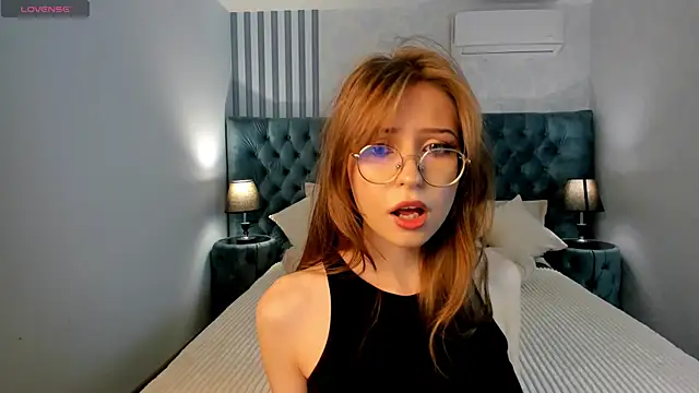 Snapshot of Grace_blush chatting on 09.27.25 Grace blush online show from 09.27.25