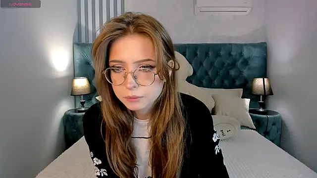 Snapshot of Grace_blush chatting on 09.28.25 Grace blush online show from 09.28.25