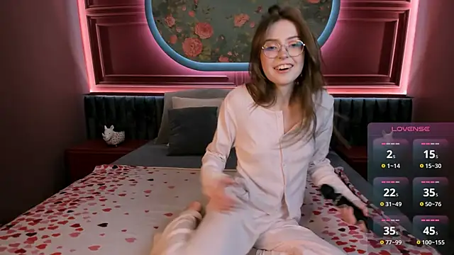 Snapshot of Grace_blush chatting on 10.11.25 Grace blush online show from 10.11.25