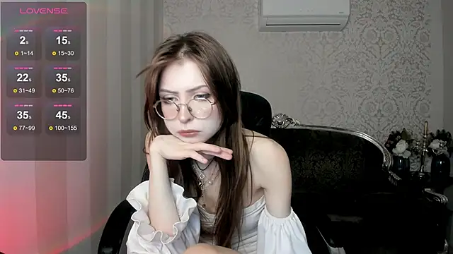 Snapshot of Grace_blush chatting on 12.18.25 Grace blush online show from 12.18.25