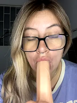 Snapshot of Blair_Bunnyy chatting on 10.25.25 Blair Bunnyy online show from 10.25.25