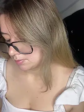 Snapshot of Blair_Bunnyy chatting on 11.20.25 Blair Bunnyy online show from 11.20.25