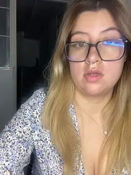 Snapshot of Blair_Bunnyy chatting on 11.27.25 Blair Bunnyy online show from 11.27.25