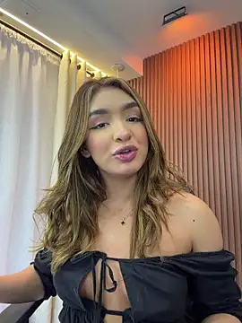 Snapshot of jenn_fit chatting on 04.19.26 jenn fit online show from 04.19.26
