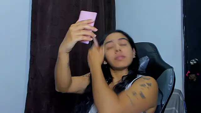 Snapshot of violet_and_myers chatting on 02.05.26 violet and myers online show from 02.05.26