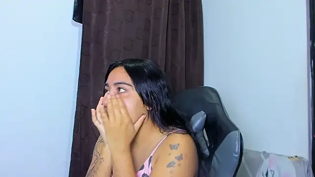 Snapshot of violet_and_myers chatting on 02.13.26 violet and myers online show from 02.13.26