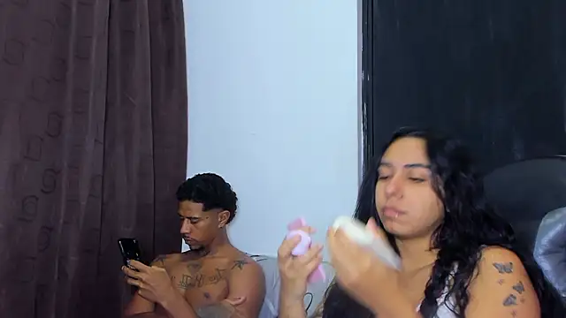 Snapshot of violet_and_myers chatting on 02.18.26 violet and myers online show from 02.18.26