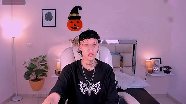 Luci Rose online show from 10.23.25