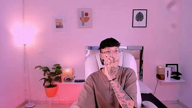 Luci Rose online show from 11.15.25