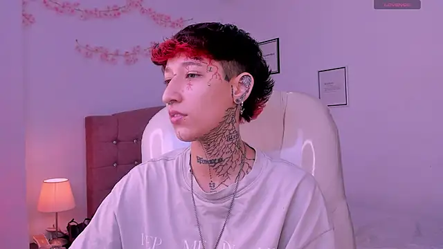 Snapshot of Luci_Rose chatting on 05.06.26 Luci Rose online show from 05.06.26