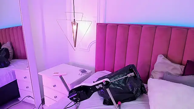 Snapshot of Tessa_Sinclaire chatting on 04.22.26 Tessa Sinclaire online show from 04.22.26