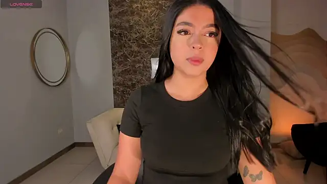 Snapshot of NataliaGaret chatting on 04.22.26 NataliaGaret online show from 04.22.26