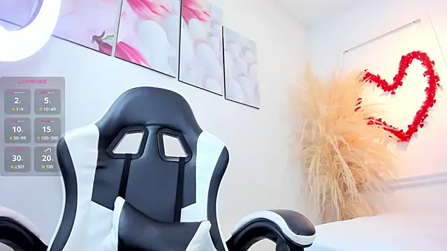 Snapshot of Miriam_milf chatting on 02.21.26 Miriam milf online show from 02.21.26