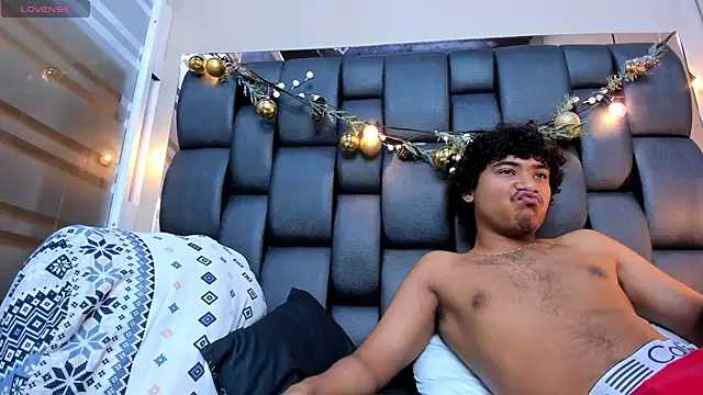 Snapshot of Miriam_milf chatting on 03.16.26 Miriam milf online show from 03.16.26