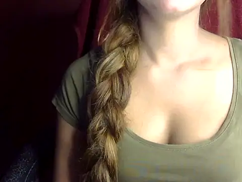 Snapshot of heartless_Queen chatting on 10.18.25 heartless Queen online show from 10.18.25