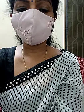 Snapshot of Rithya27 chatting on 10.04.25 Rithya27 online show from 10.04.25