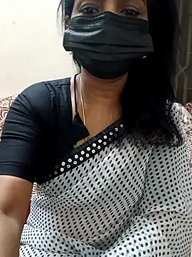 Snapshot of Rithya27 chatting on 10.18.25 Rithya27 online show from 10.18.25