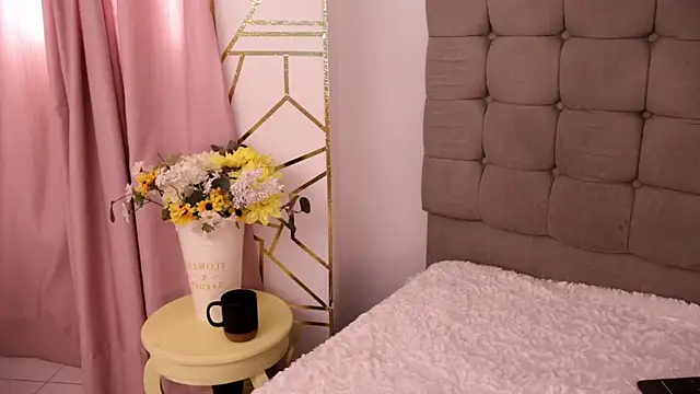 Snapshot of Lily_rousee_ chatting on 05.20.26 Lily rousee online show from 05.20.26