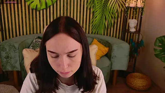 Snapshot of MonikaCarter chatting on 09.21.25 MonikaCarter online show from 09.21.25