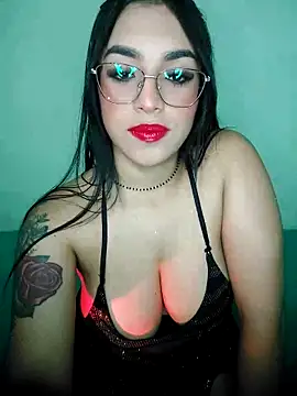 Snapshot of Linda_Saenz_ chatting on 12.18.25 Linda Saenz online show from 12.18.25