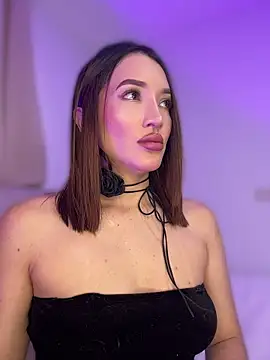 Bella-taylorr online show from 05.25.26