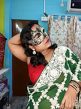 Snapshot of extreamhot1 chatting on 11.15.25 extreamhot1 online show from 11.15.25