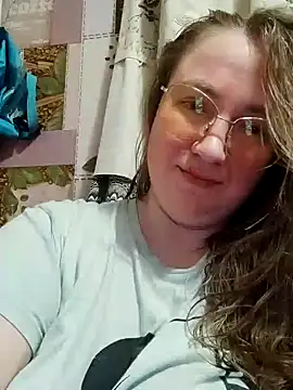 Snapshot of Kiss_Eva chatting on 12.22.24 Kiss Eva online show from 12.22.24