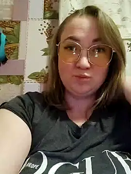 Snapshot of Kiss_Eva chatting on 01.05.25 Kiss Eva online show from 01.05.25