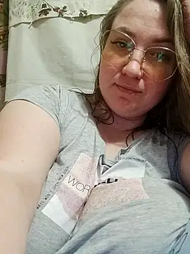 Snapshot of Kiss_Eva chatting on 02.20.25 Kiss Eva online show from 02.20.25