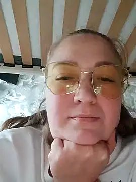 Snapshot of Kiss_Eva chatting on 11.02.25 Kiss Eva online show from 11.02.25