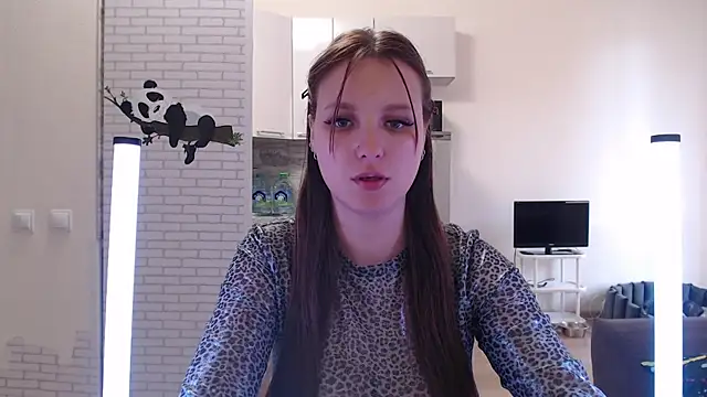 Leonaalove online show from 04.23.26