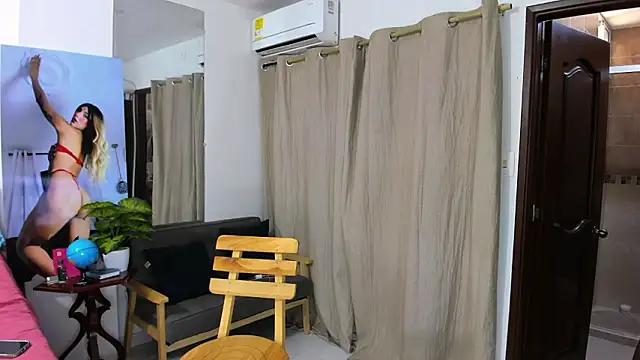 zou quira online show from 02.03.26