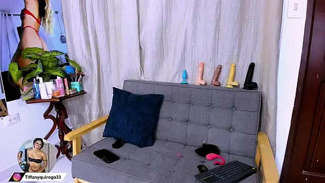 Snapshot of zou_quira chatting on 05.19.26 zou quira online show from 05.19.26
