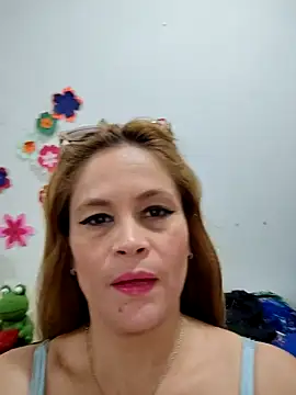 Snapshot of Chica_fuego chatting on 09.16.25 Chica fuego online show from 09.16.25