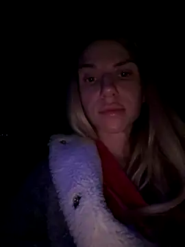 Snapshot of Prettie_Katrin chatting on 11.14.25 Prettie Katrin online show from 11.14.25