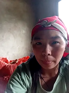 quynhkoolbae online show from 10.13.25