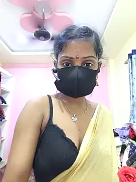 Snapshot of mounika26 chatting on 10.04.25 mounika26 online show from 10.04.25