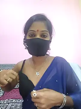Snapshot of mounika26 chatting on 10.18.25 mounika26 online show from 10.18.25