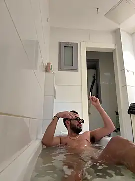 Snapshot of husbandandwifetobe chatting on 10.01.25 husbandandwifetobe online show from 10.01.25