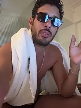 Snapshot of husbandandwifetobe chatting on 10.10.25 husbandandwifetobe online show from 10.10.25