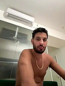 Snapshot of husbandandwifetobe chatting on 10.24.25 husbandandwifetobe online show from 10.24.25