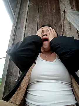 miumiu 00 online show from 10.24.25