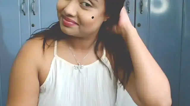 Snapshot of Indian_GlowingMiax chatting on 09.10.25 Indian GlowingMiax online show from 09.10.25